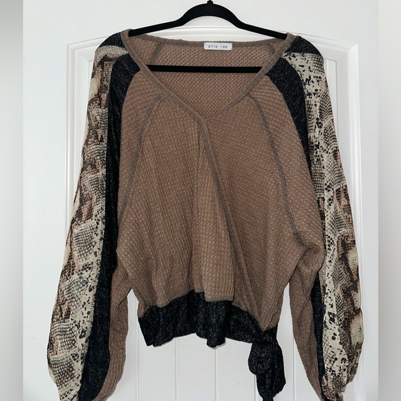 Allie Rae Women’s Peasant Blouse Snakeskin animal print Sleeve, Side Tie - Picture 4 of 5